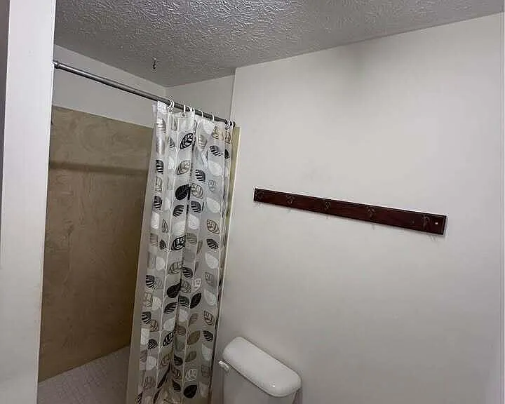 5306 Pinetree Dr — Photo 10