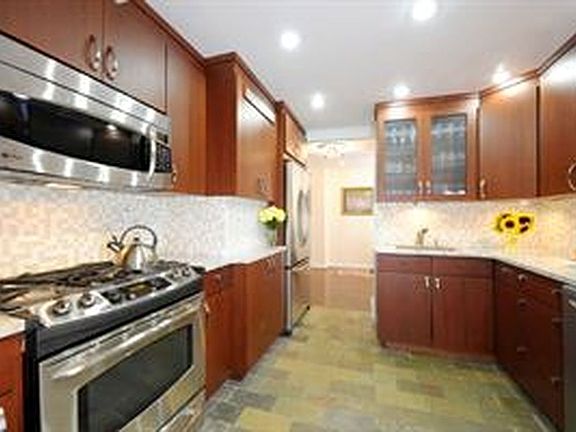 2nd image of 400 E 85th St #14BC
