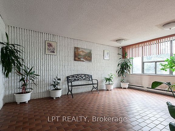 4th image of 315 Dixon Rd #504