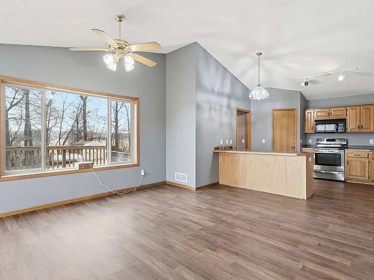 1778 Klondike Dr NE — Photo 2
