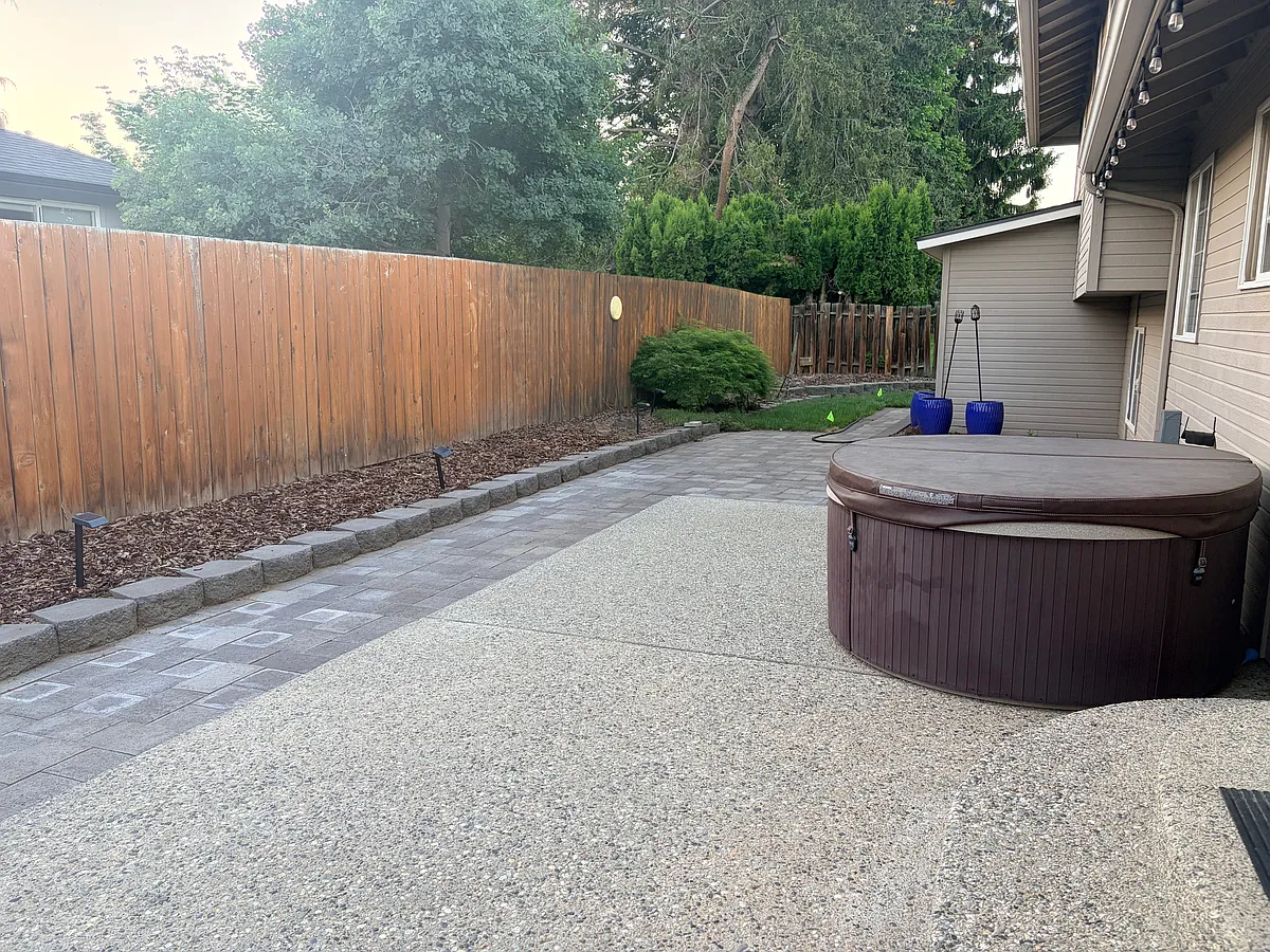 Private back yard, hot tub included - 2108 N Western Ave