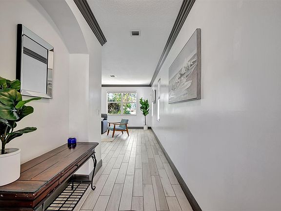 4th image of 1350 SW 4th Court