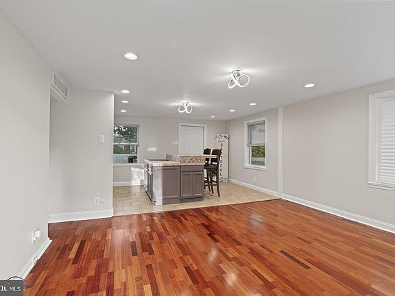 5th image of 2213 Liberator St