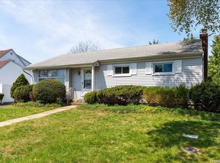 73 Briarcliff Rd, Westbury, NY 11590