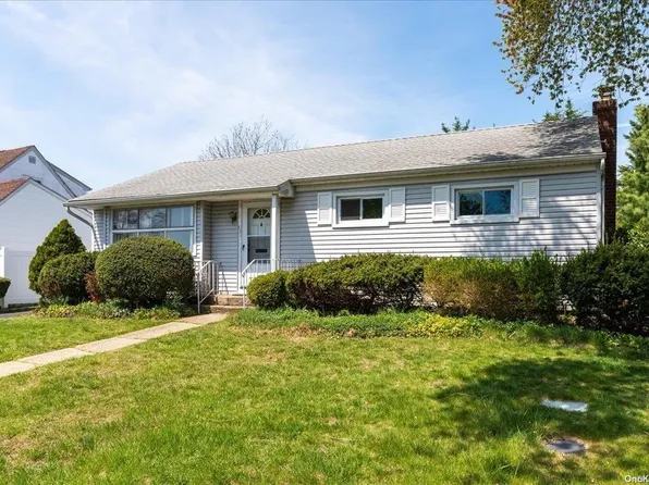 73 Briarcliff Road, Westbury, NY 11590