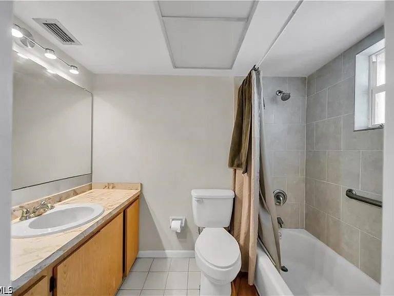 836 SW Trafalgar Pkwy #A — Photo 13