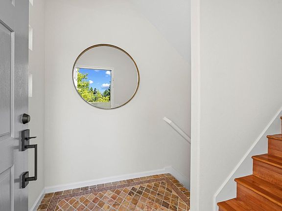 3rd image of 111 Montelena Ct