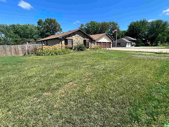 2nd image of 1552 Fair Meadow Ln