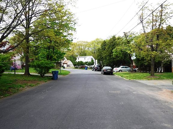 4th image of 48 Hawthorne Dr