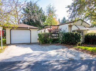 5 Meadowlark Ln, Watertown, WI 53098