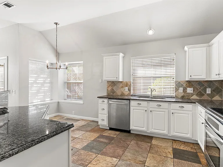 6721 Misty Hollow Dr — Photo 7