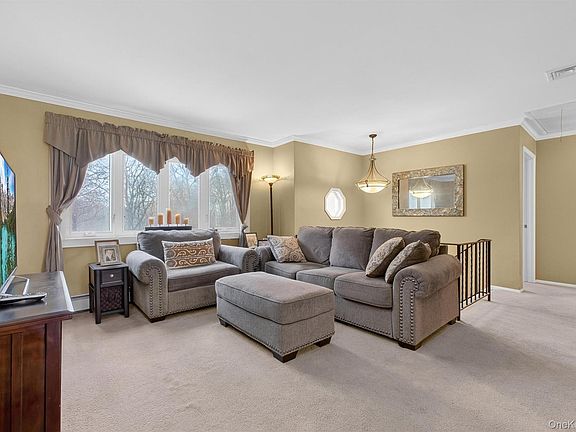 2nd image of 4 Pine View Road