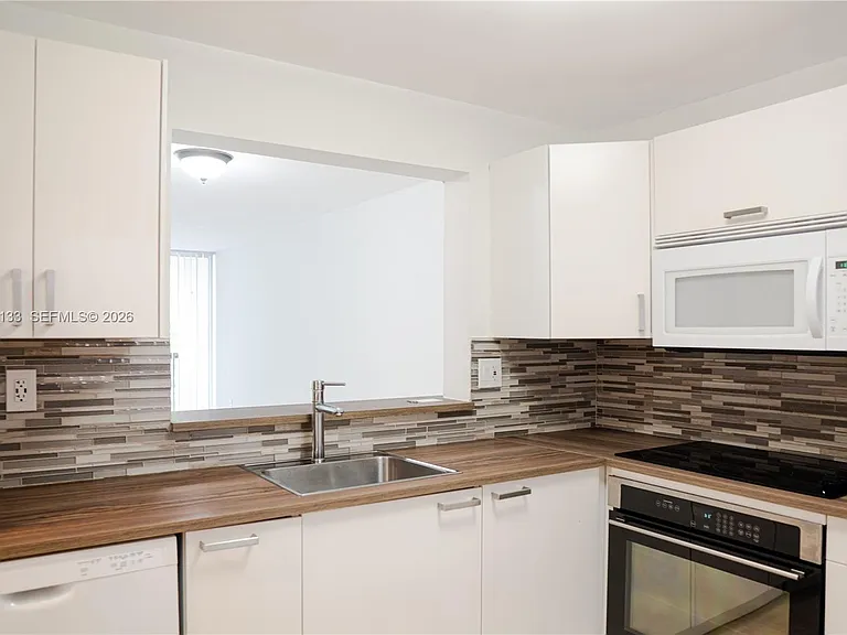 10865 SW 112th Ave #203 — Photo 3