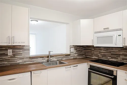 10865 SW 112th Ave #203 Photo 1