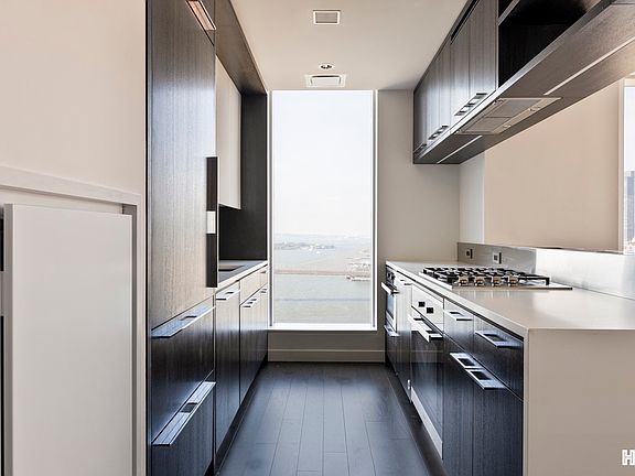 3rd image of 252 South St #33L