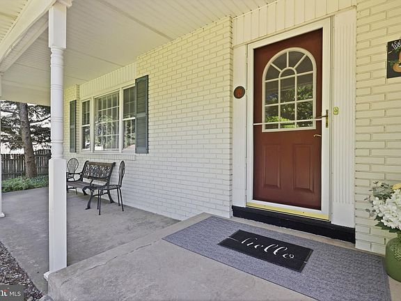 4th image of 949 Queens Dr