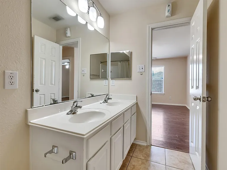 4203 Keystone Trl — Photo 30
