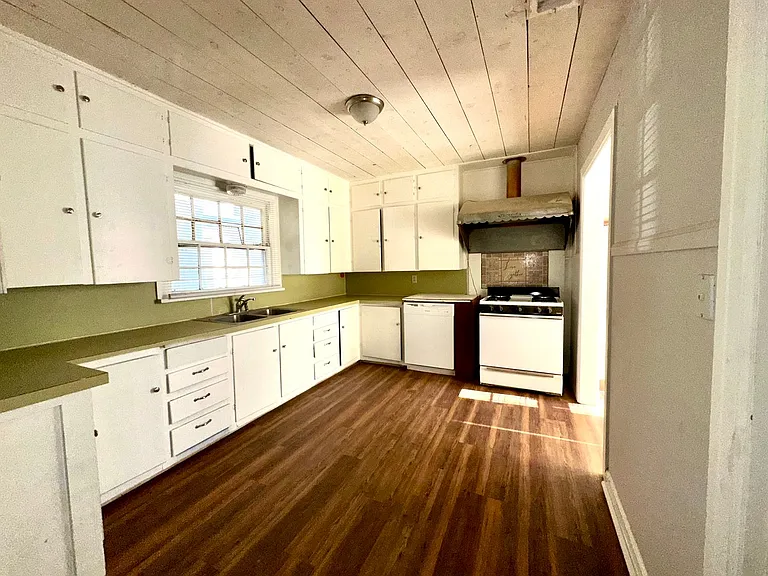 3012 22nd St — Photo 5