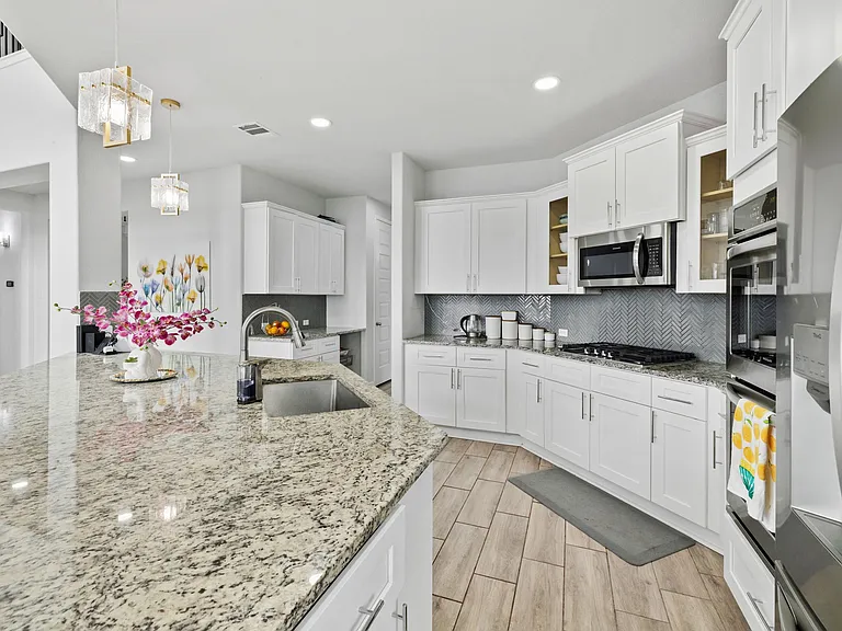 20512 Christie Marie Ln — Photo 23