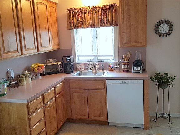 5th image of 21536 Woodbridge St