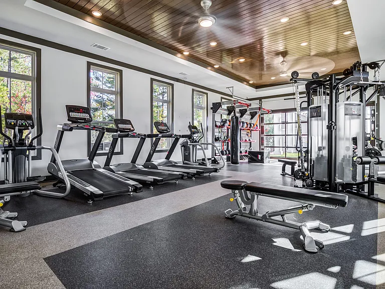 IMT Edgewater — Photo 7