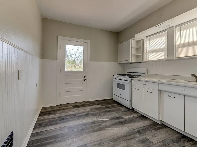 3953 Tholozan Ave — Photo 13