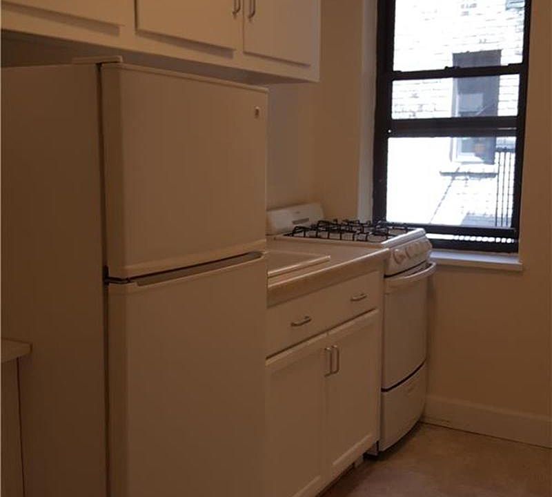 2nd image of 686 2nd Ave #6A