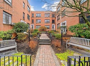 341 Tappan St APT 3, Brookline, MA 02445