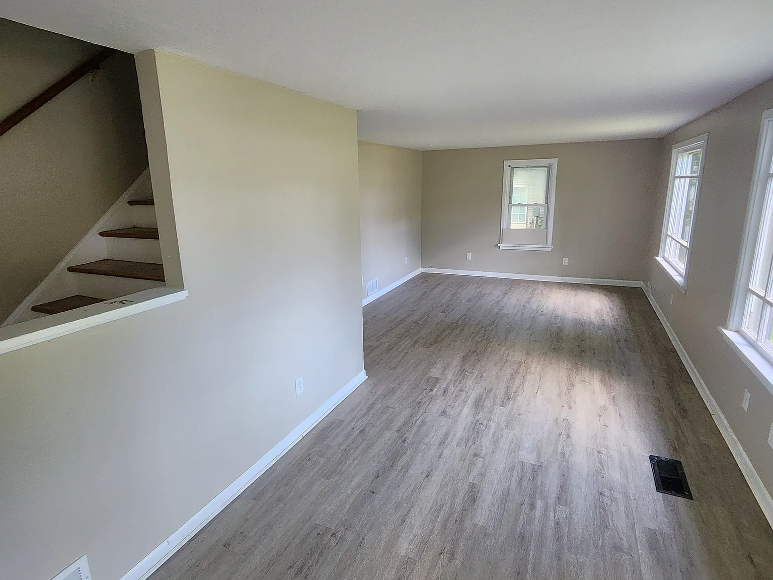 4 bed, 1648 sqft, $1,975 — Photo 2