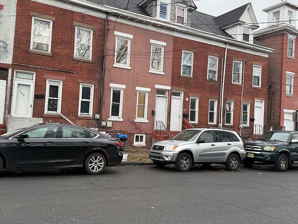 2nd image of 546 Lamberton St