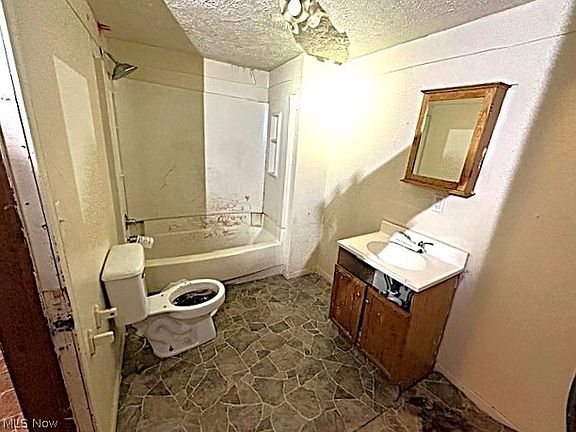 5th image of 406 Ewing Ave