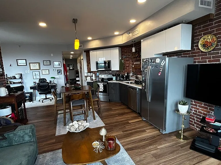 1509 E Superior St — Photo 51