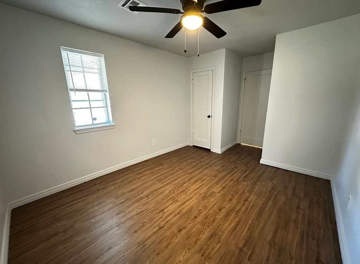 1308 Northwest Euclid Avenue - 3 — Photo 4