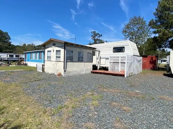 317&318 Silverside Dr, New Church, VA 23415