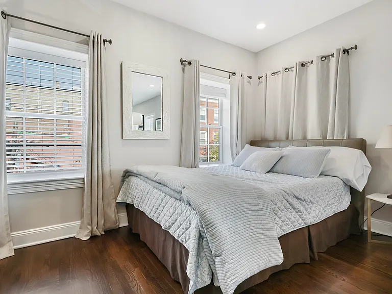 Comfortable Queen Sized Bed with Fine Linens