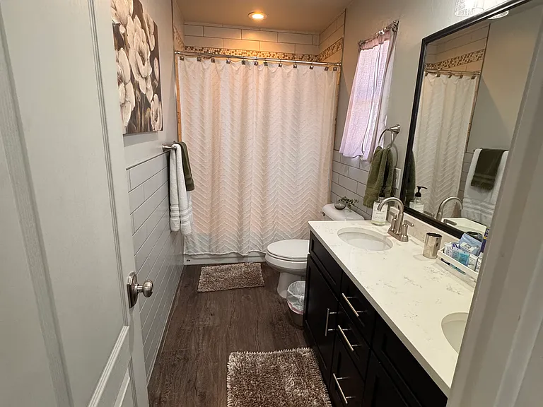 1207 W Gore Blvd #18 — Photo 8