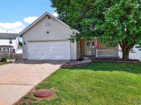 819 Estes Park Dr, Saint Peters, MO 63376