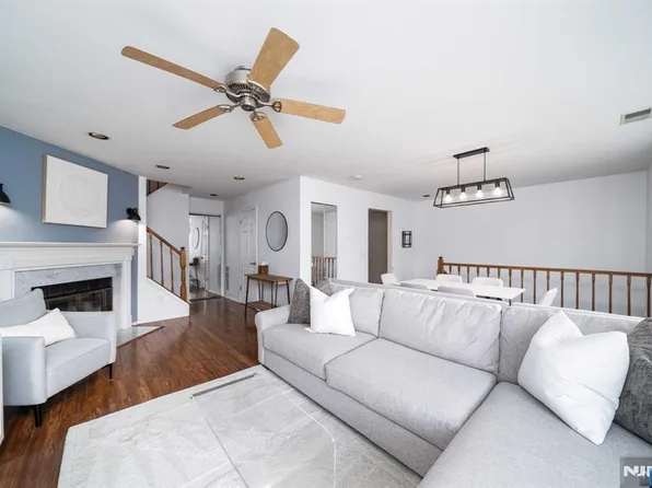 1201 Sycamore Ln, Mahwah, NJ 07430