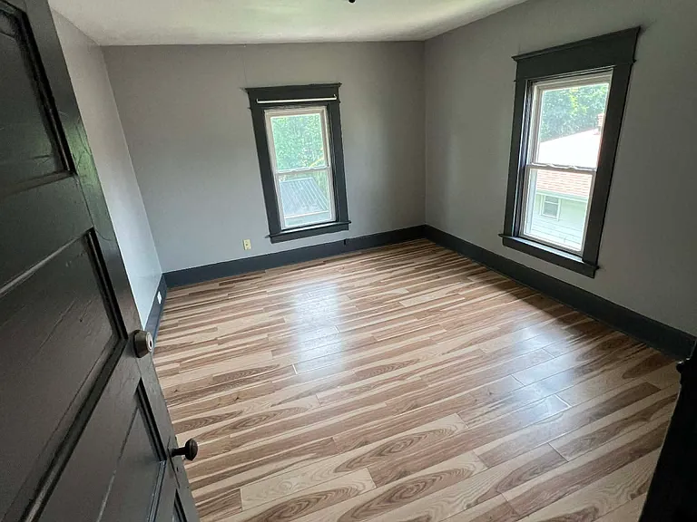 1612 Clifton Ave — Photo 9