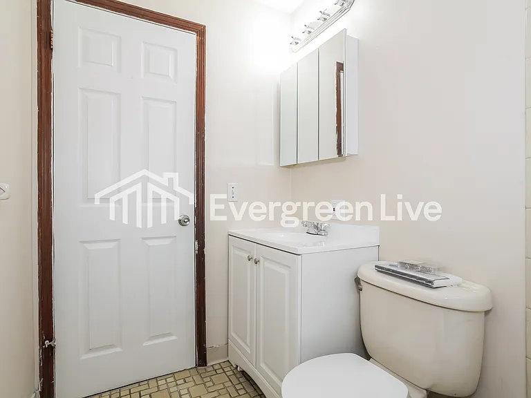 1135 Wendover Ct — Photo 13