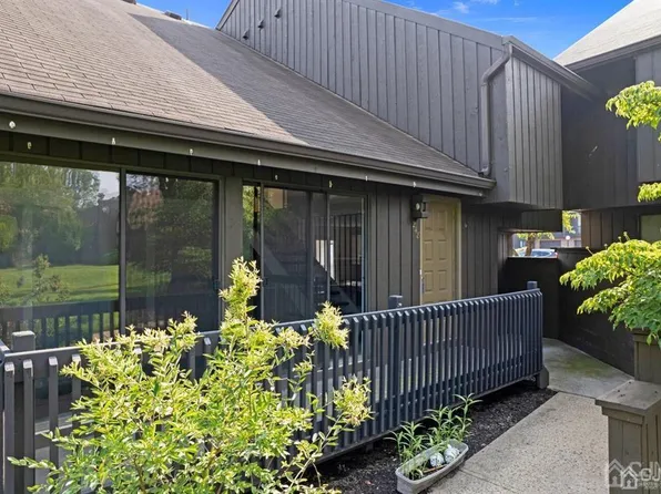 248 Westgate Dr, Edison, NJ 08820