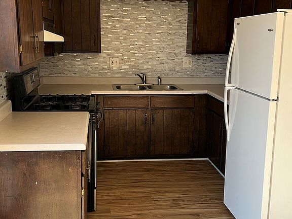 2nd image of 919 Jefferson Ave #6