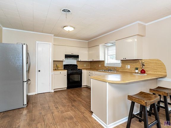 5th image of 3216 Rosario St