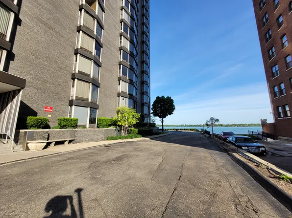 8200 E Jefferson Ave, Detroit, MI