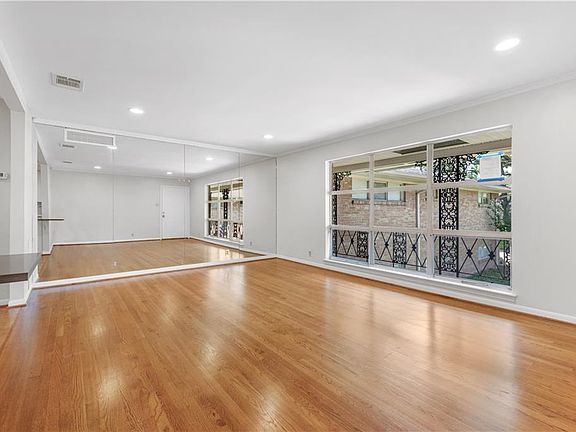 3rd image of 6127 Bandera Ave #6127D