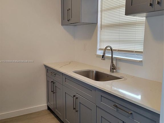 3rd image of 365 NE 125th St APT 307