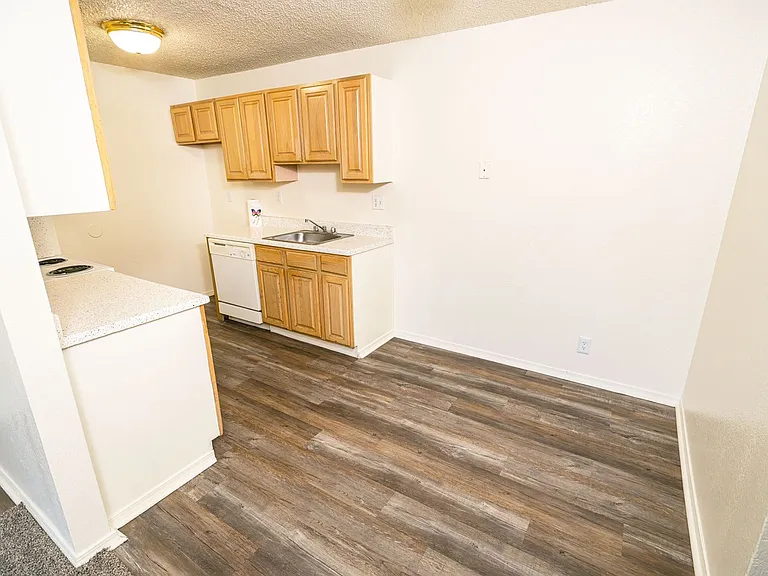 Tamarack Place Apartments — Photo 16
