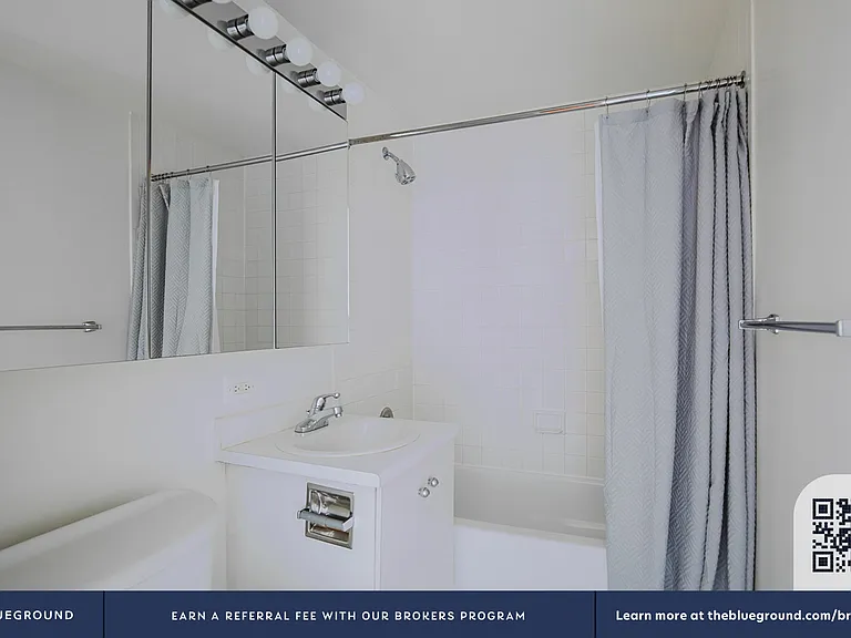 360 W 34th St #6G — Photo 13