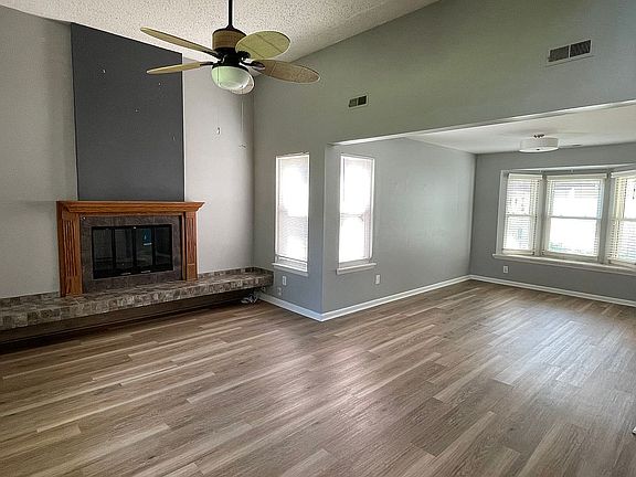 3rd image of 3861 Meadowbrook Ct
