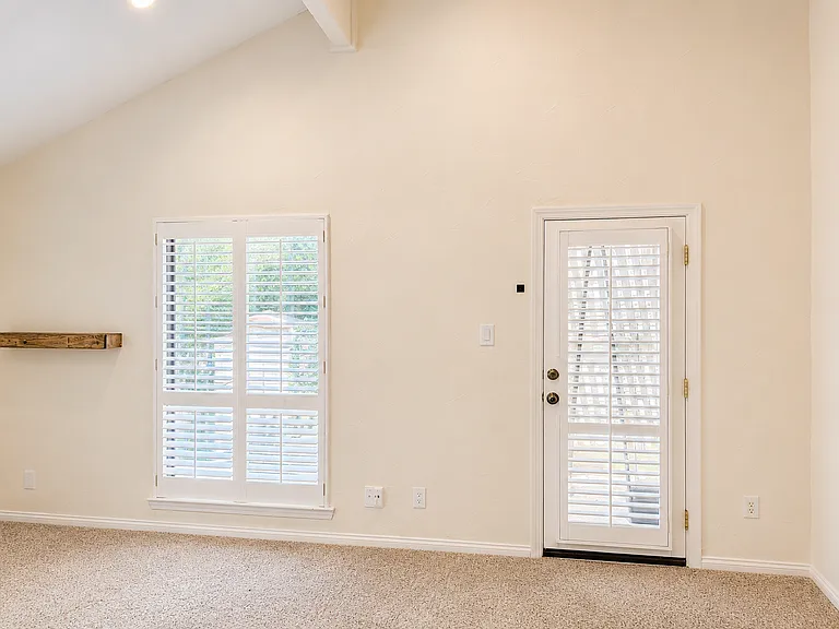 5912 Meadow Wood Ln — Photo 14